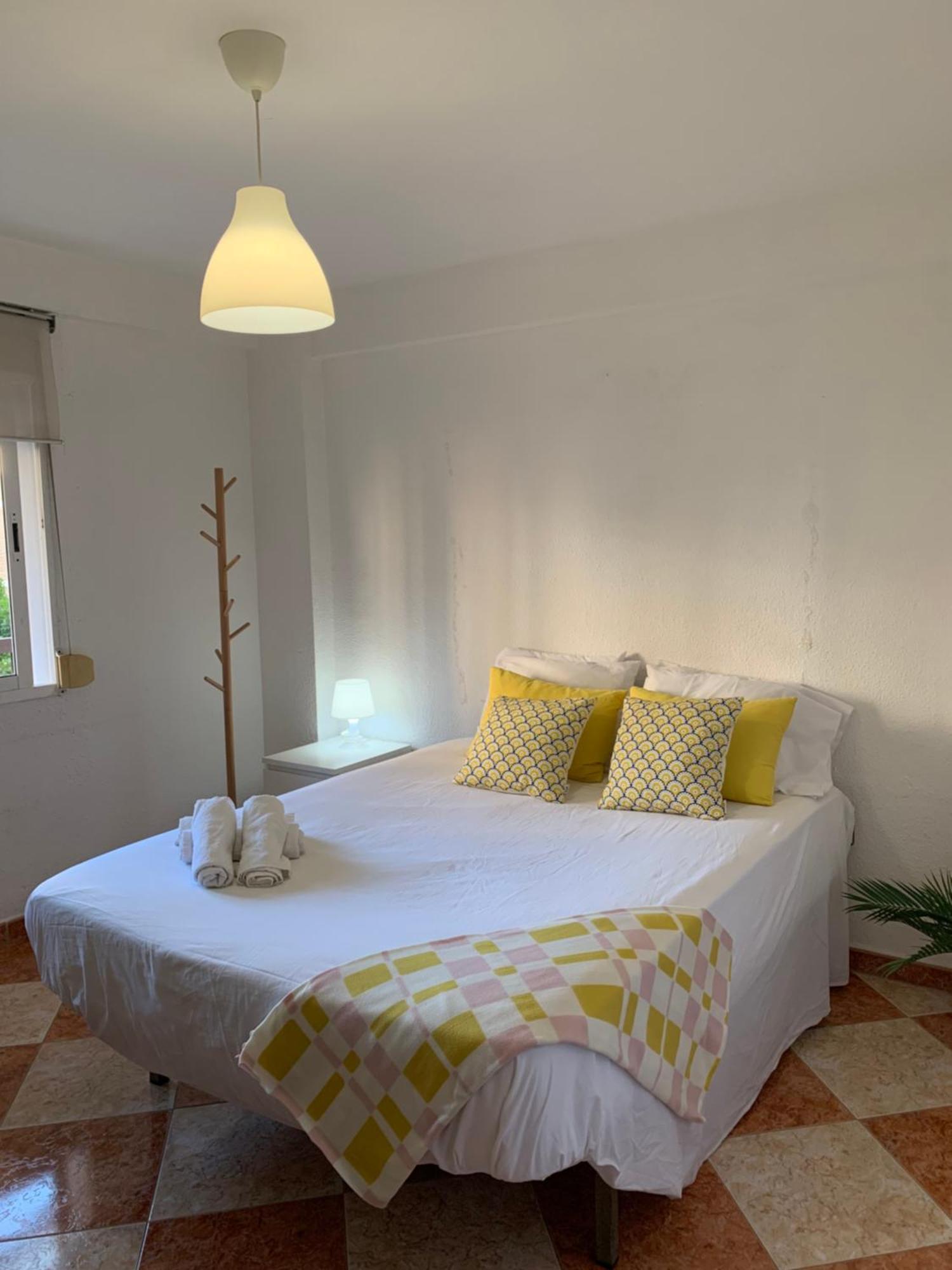 Bueno, Bonito Y Barato Apartment Малага Екстериор снимка
