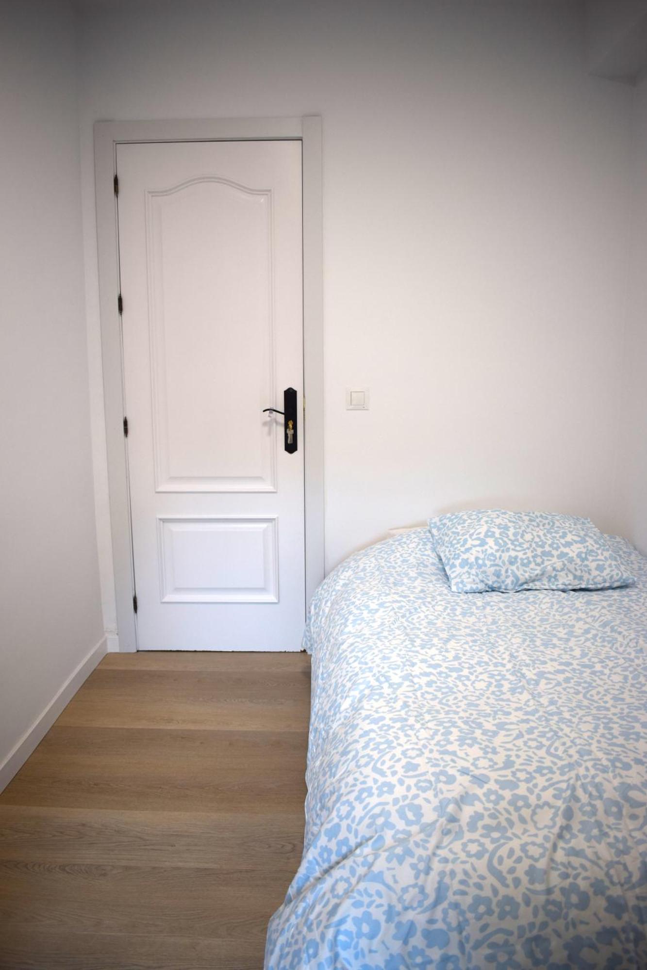 Bueno, Bonito Y Barato Apartment Малага Екстериор снимка