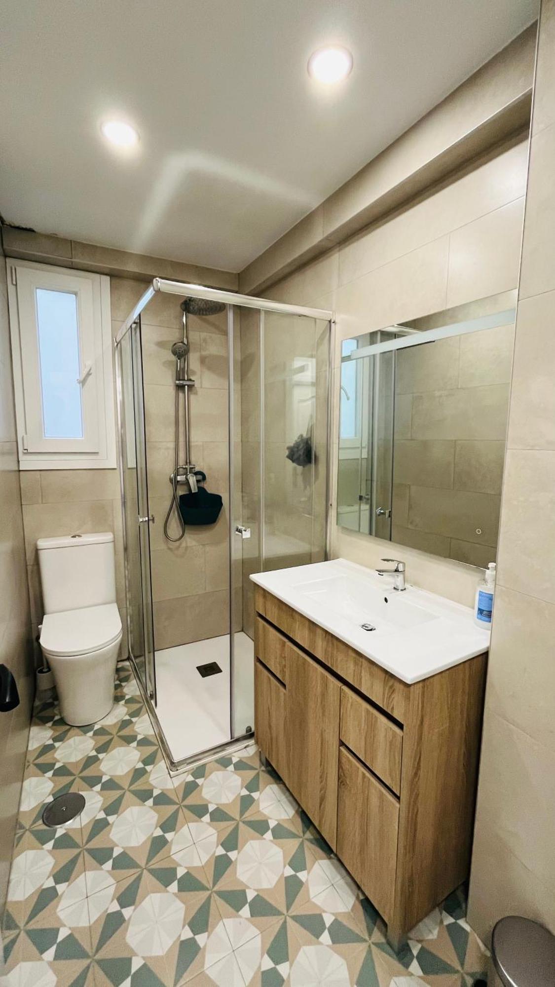 Bueno, Bonito Y Barato Apartment Малага Екстериор снимка