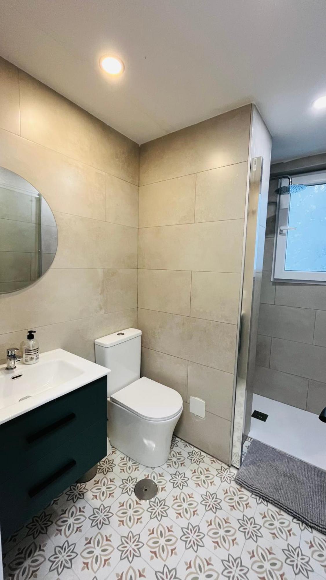 Bueno, Bonito Y Barato Apartment Малага Екстериор снимка