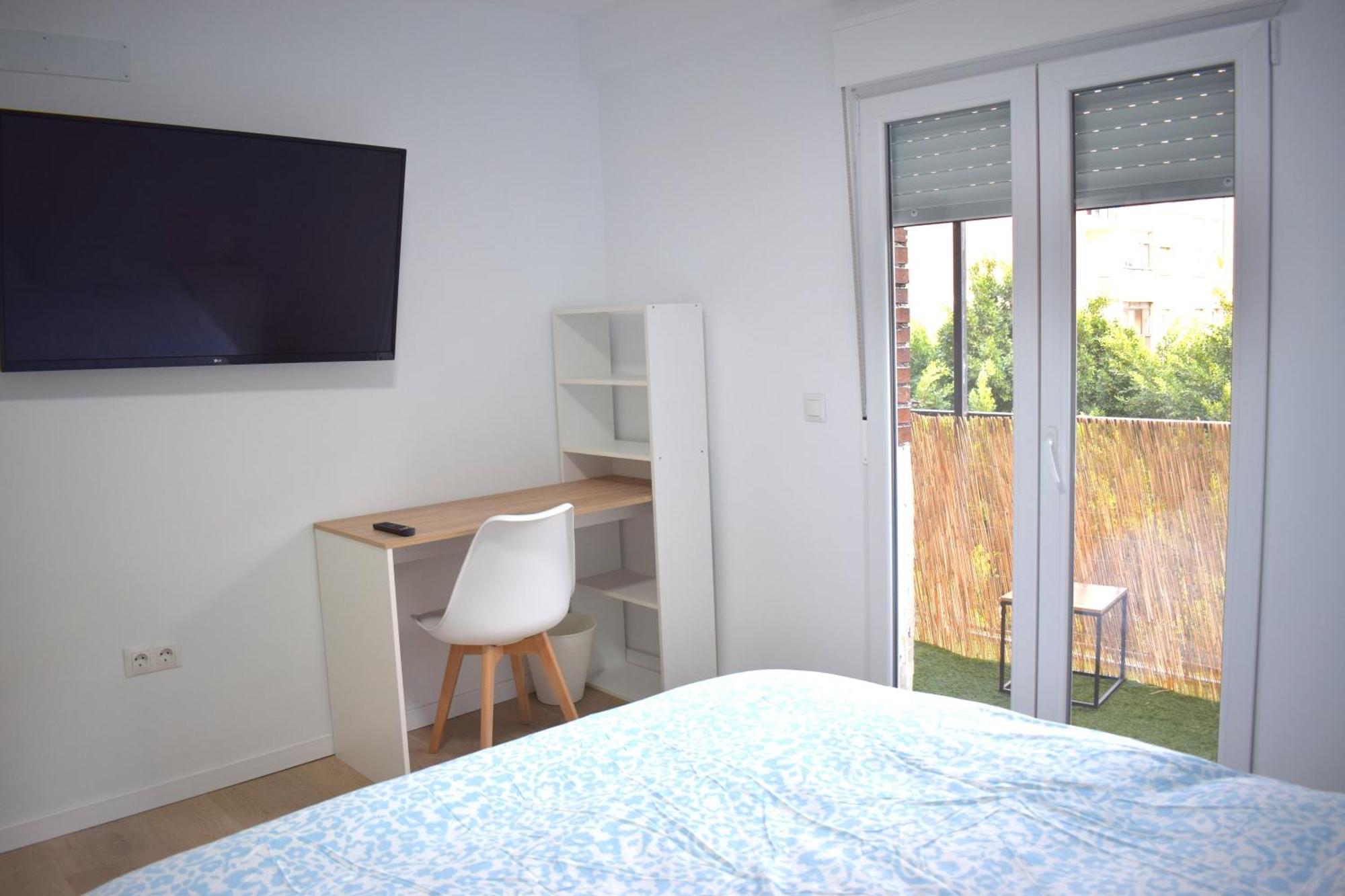 Bueno, Bonito Y Barato Apartment Малага Екстериор снимка